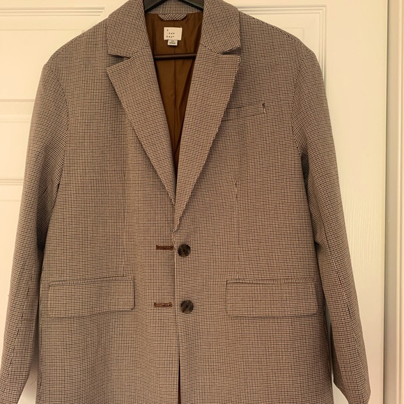 Oversized blazer, never worn. - Picture 1 of 2